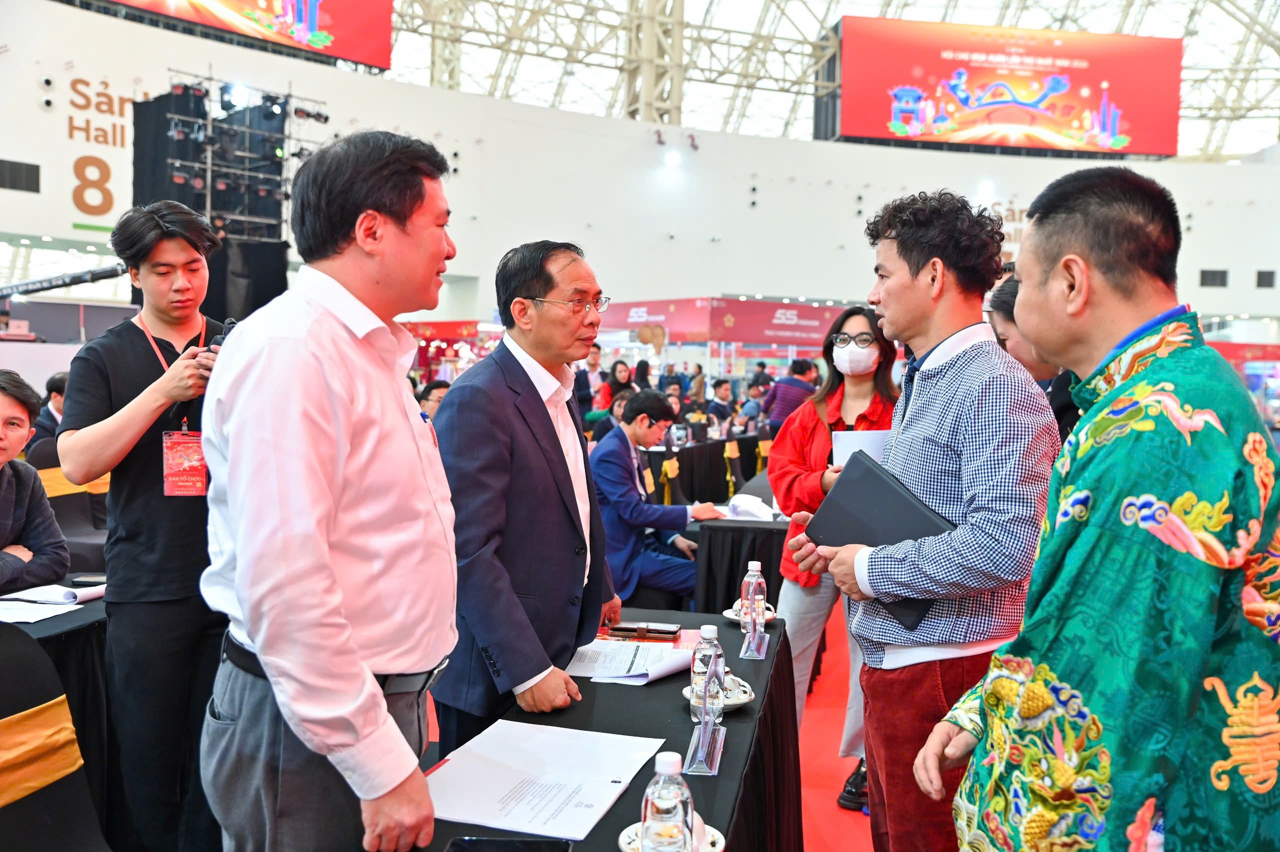 Dàn Táo quân và loạt ca sĩ “đổ bộ” Lễ Bế mạc Hội chợ Mùa Xuân 2026