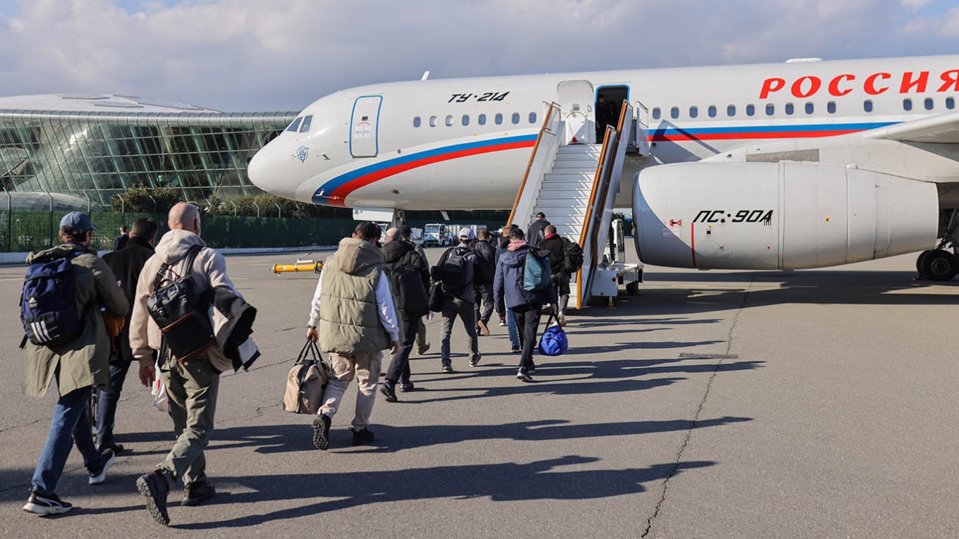 Các nước tiếp tục sơ tán công dân mắc kẹt tại Trung Đông