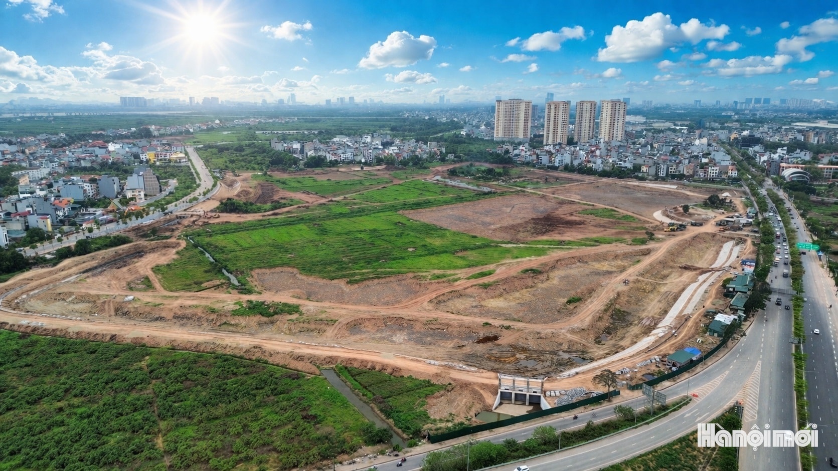 Nhộn nhịp công trường thi công hồ điều hòa gần 1.000 tỷ đồng tại Long Biên