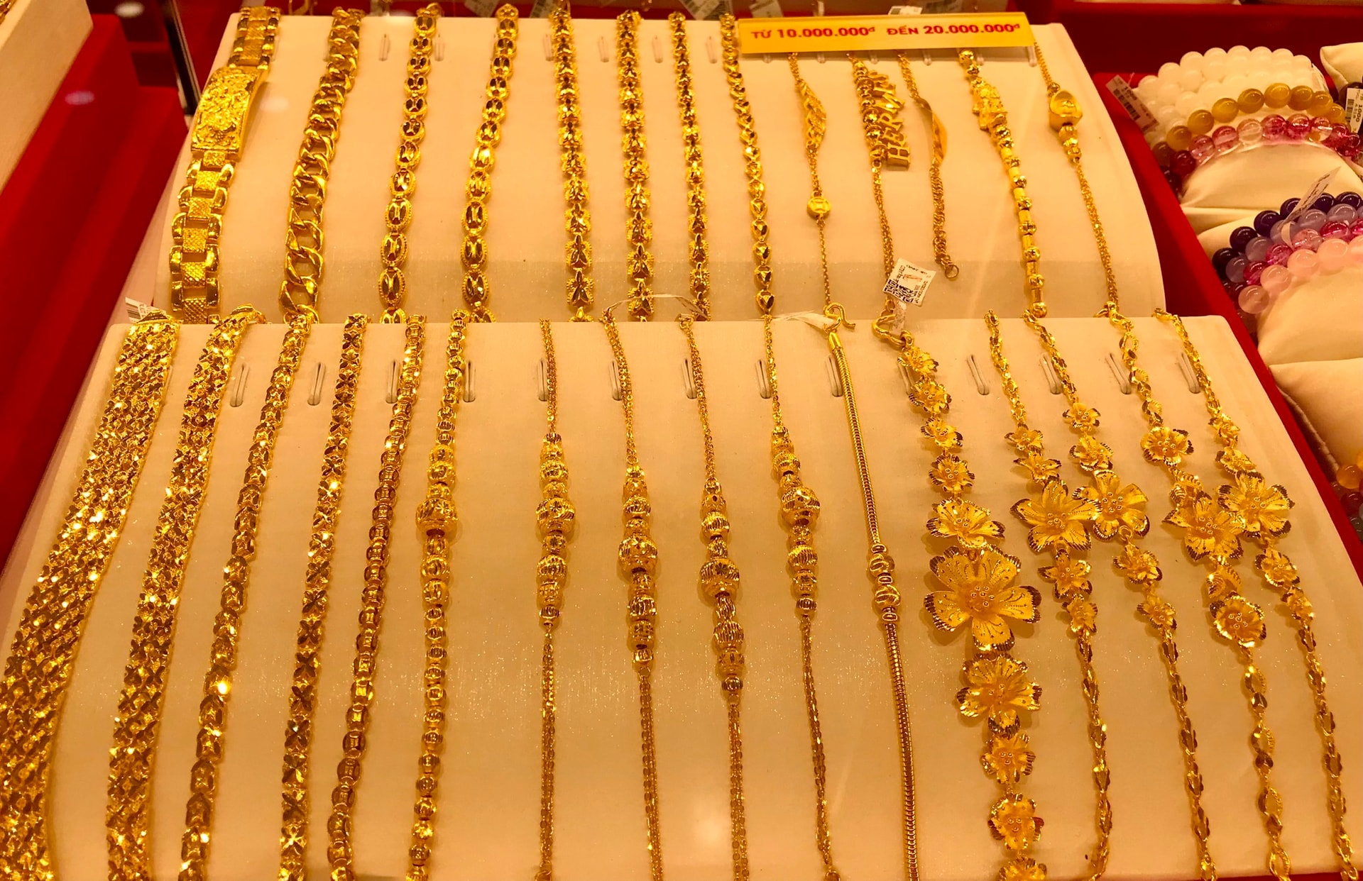 Giá vàng tăng tiếp, vượt mốc 175 triệu đồng/lượng