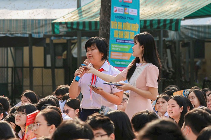 Vì sao TP. Hồ Chí Minh nghiêm cấm vận động học sinh bỏ thi lớp 10 công lập?