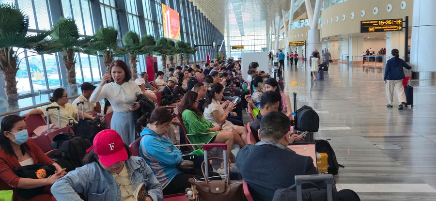 Hành khách vật vã tại nhà ga T3 khi hãng hàng không Bamboo Airways delay 2 tiếng