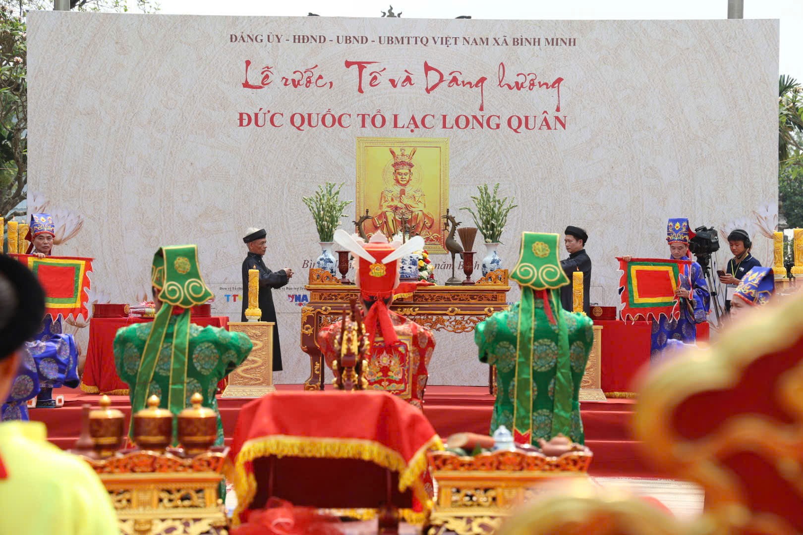 Lễ rước, tế và dâng hương Đức Quốc Tổ Lạc Long Quân: Tiếp nối truyền thống “con Rồng, cháu Tiên”