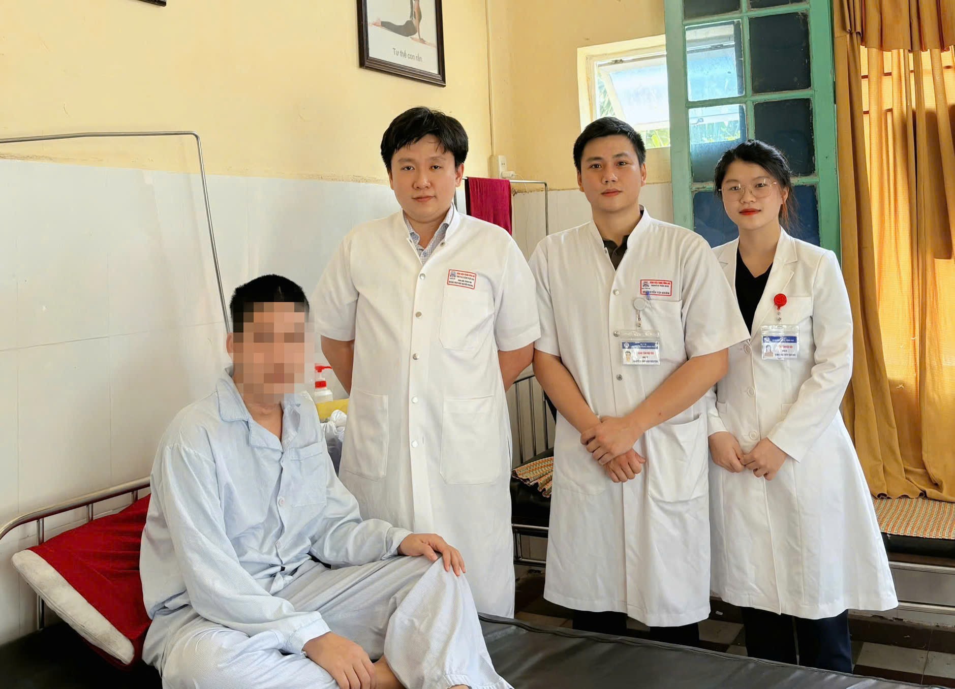 Huế: 3 bàn chải đánh răng nằm trong đường tiêu hóa của nam thanh niên