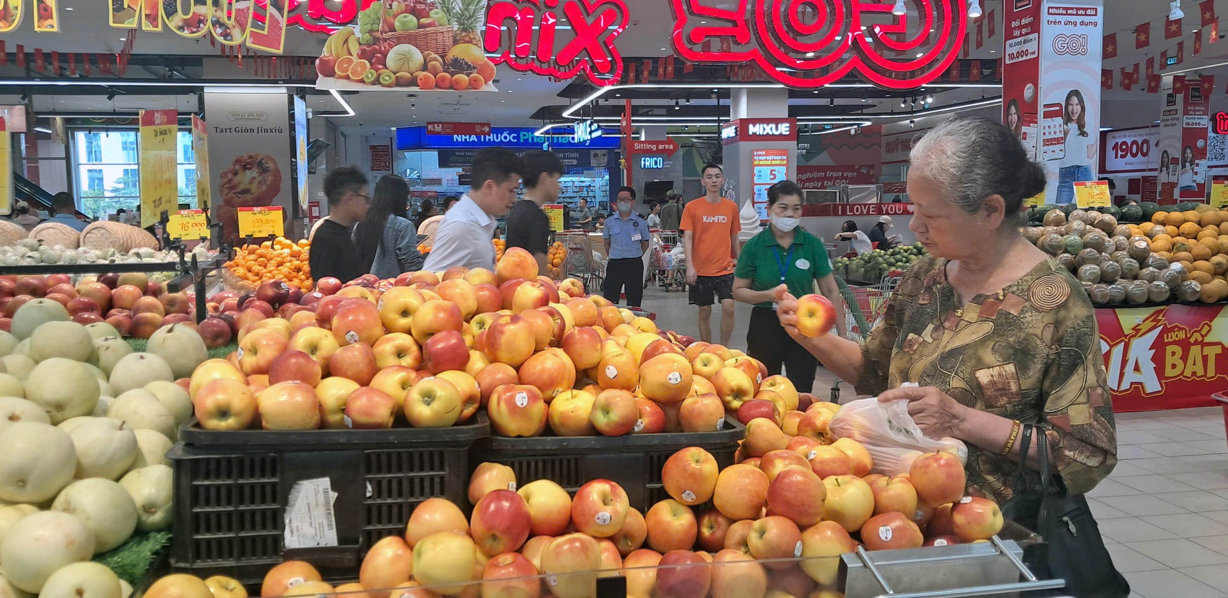 Mua sắm trong kỳ nghỉ 30-4 và 1-5: Hệ thống bán lẻ Hà Nội thắng lớn