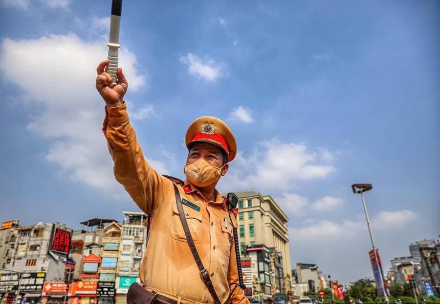 Phía sau những dòng xe bình yên là những ngày làm việc không nghỉ lễ