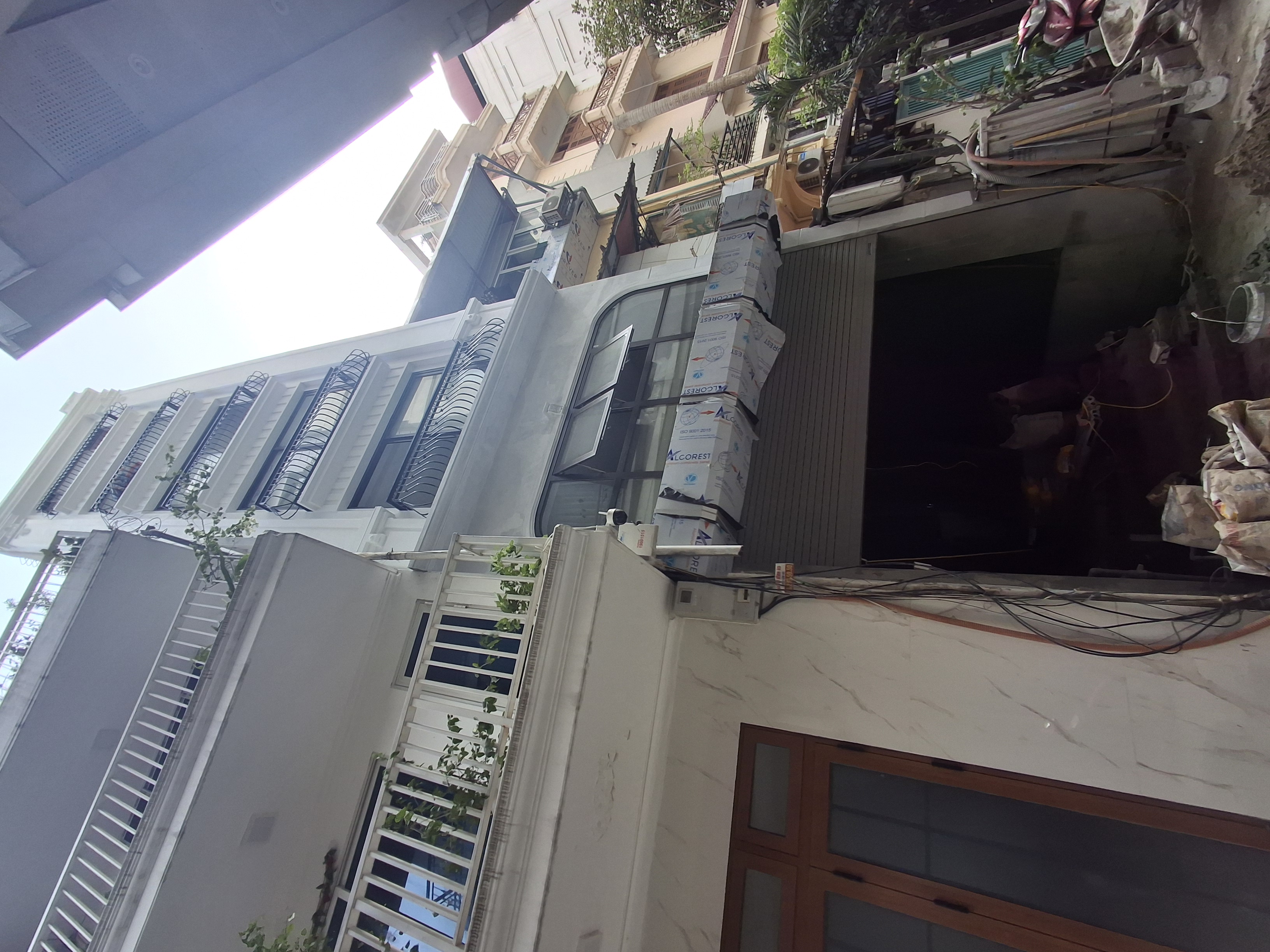 Hà Nội: Phường Cửa Nam cần siết chặt quản lý trật tự xây dựng trước tình trạng nhiều công trình cao tầng “vượt chuẩn”