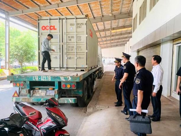 Thu giữ 325.000 bao thuốc lá điếu nhãn hiệu ESSE Change có dấu hiệu giả mạo