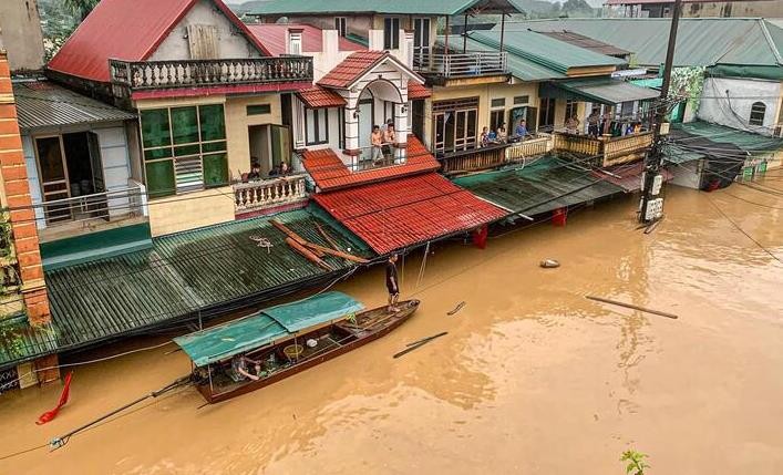 Không khí lạnh gây mưa lớn ở Bắc Bộ, 7 tỉnh được cảnh báo lũ quét và sạt lở
