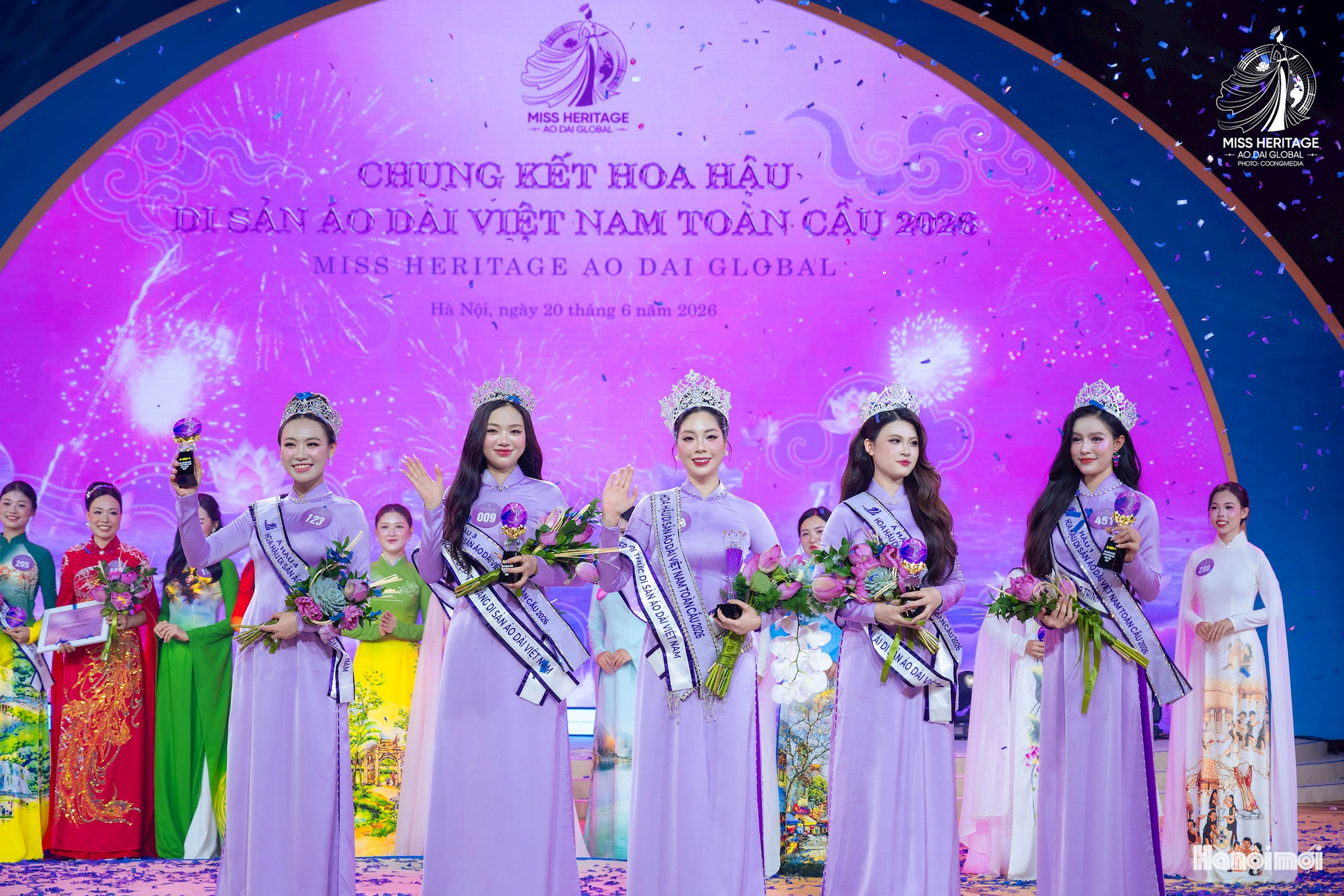 Áo dài và sen: Khi cuộc thi sắc đẹp kể chuyện di sản