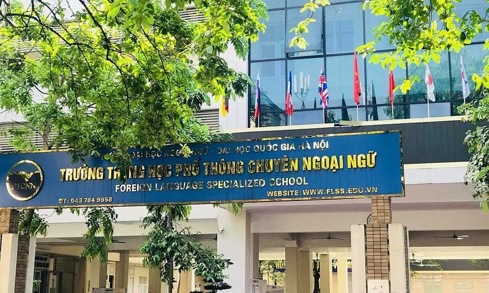 THPT Chuyên Ngoại ngữ hạ điểm chuẩn nhiều lớp chuyên năm 2026