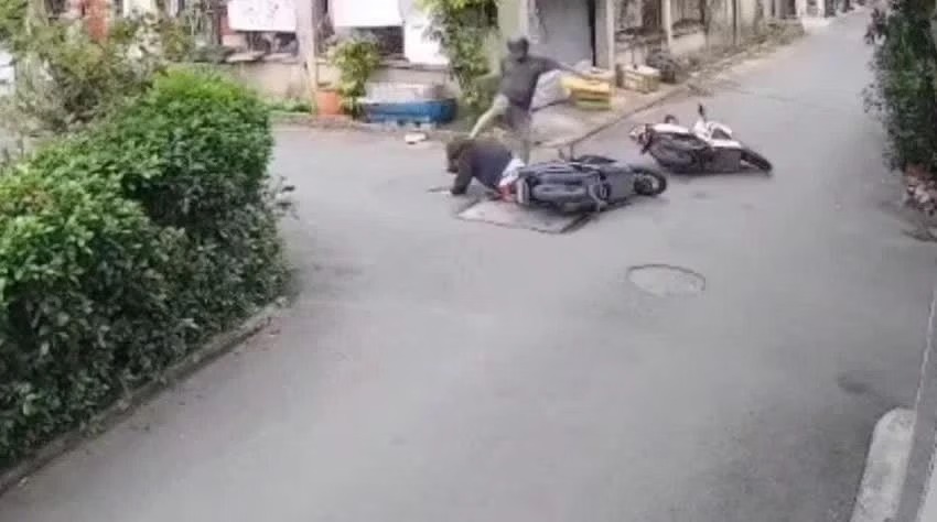 Công an vào cuộc vụ người đàn ông đạp vào đầu nữ sinh sau va chạm giao thông
