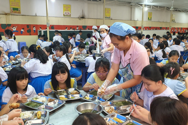 Hà Nội duy trì hỗ trợ bữa ăn bán trú, tăng đầu tư cho học sinh tiểu học