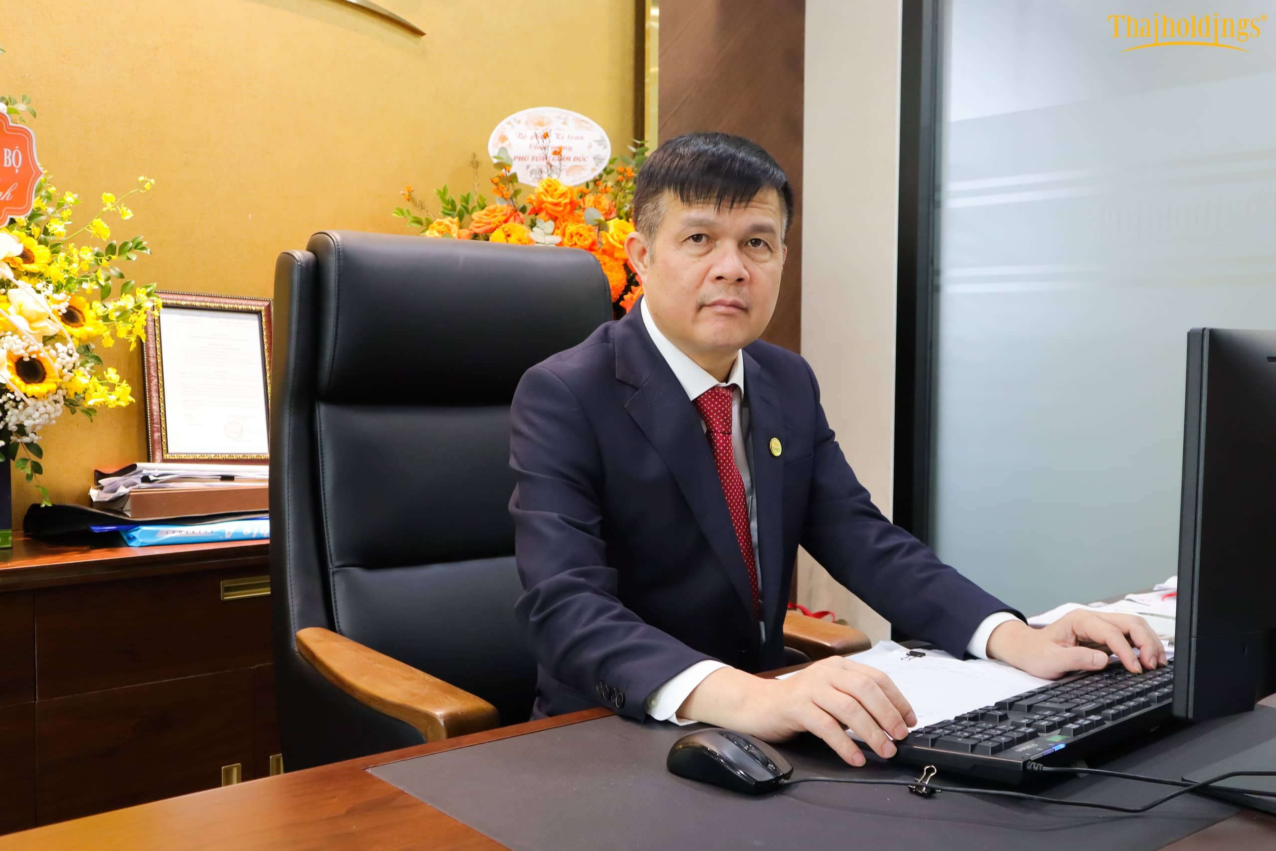 Phó TGĐ kiêm Kế toán trưởng Thaiholdings bất ngờ viết đơn từ nhiệm