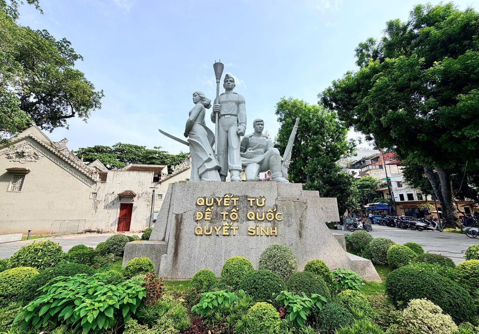 Hà Nội di chuyển tượng đài “Quyết tử để Tổ quốc quyết sinh” về Bộ Tư lệnh Thủ đô
