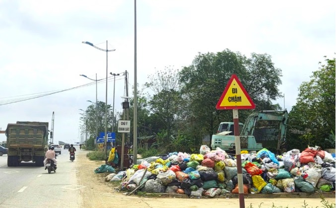 Chủ tịch tỉnh Thanh Hoá yêu cầu lãnh đạo, cán bộ mỗi tuần dành một ngày cùng người dân dọn vệ sinh môi trường