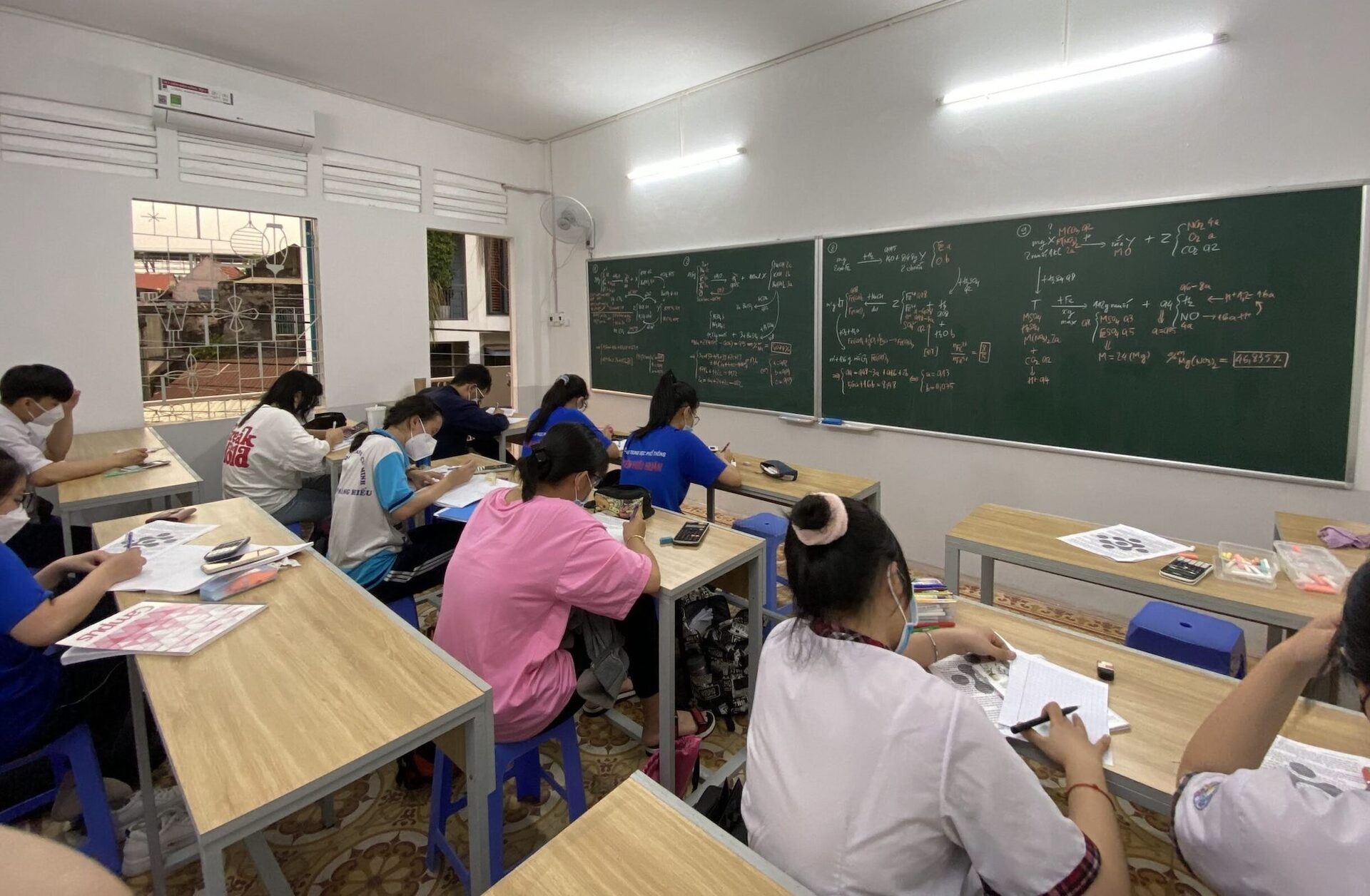 Giáo viên không được dạy thêm môn khác cho học sinh mình đang phụ trách