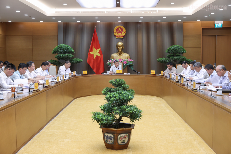 Thủ tướng Lê Minh Hưng: Phải bảo đảm đủ xăng dầu trong mọi tình huống