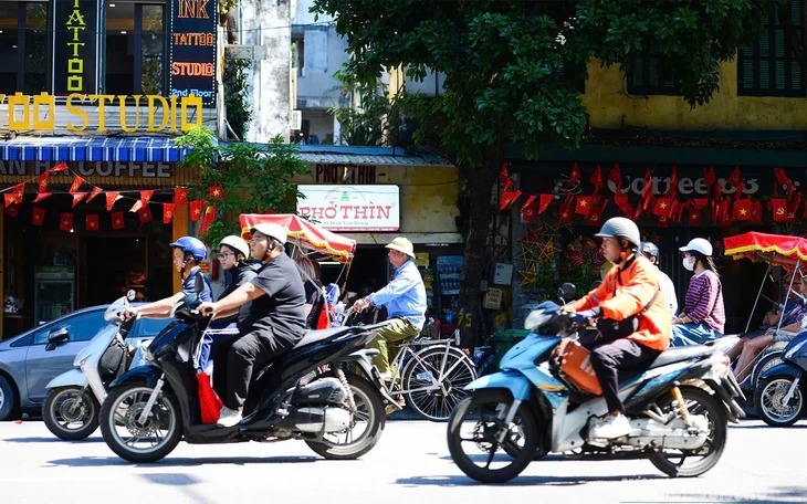 Vì sao miền Bắc vẫn nóng như mùa hè giữa tháng 10, mùa đông sắp tới sẽ ra sao?