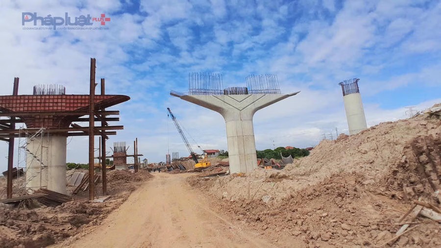 Tiến độ dự án 7 cầu lớn vượt sông Hồng sau gần 1 năm thi công