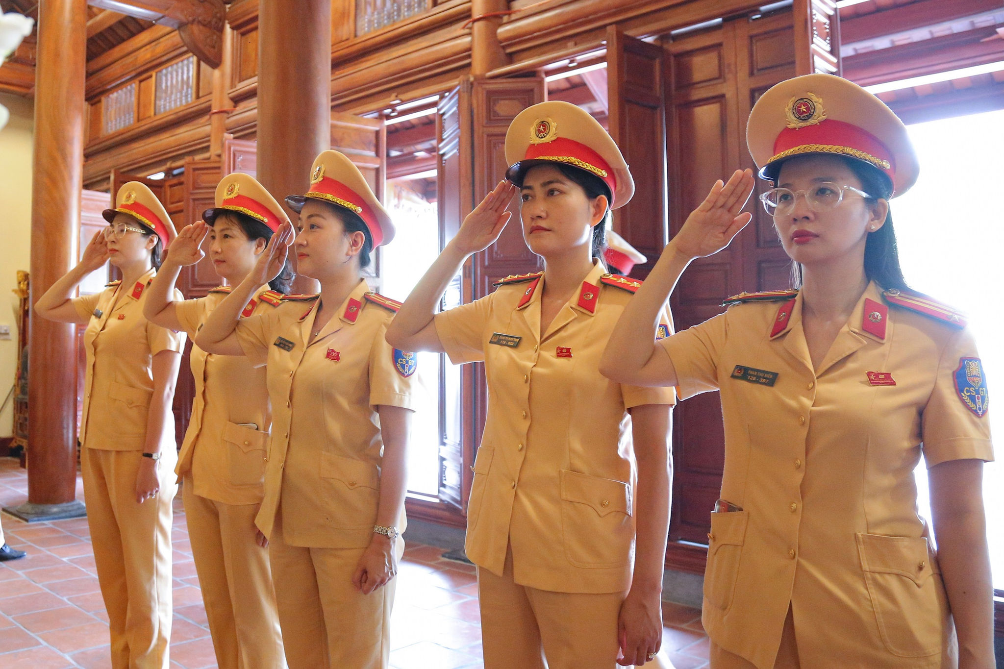 Nữ CSGT Thủ đô viết tiếp truyền thống vẻ vang của phụ nữ Việt Nam